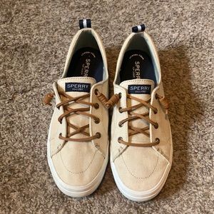 Size 8.5 women’s sperry cream cute sneakers